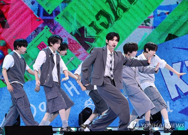 K-pop boy group KickFlip performs a new song during a media showcase for its second EP, "Kick Out, Flip Now!," in Seoul on May 26, 2025. (Yonhap)
