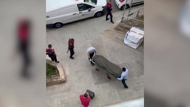 Los Mossos acudieron tras recibir una alerta por la posible presencia de un cuerpo sin vida en la vivienda y están a la espera de conocer el resultado de la autopsia para saber los motivos de la muerte
