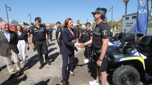 La alcaldesa, Mª José Catalá, presenta el dispositivo de vigilancia y seguridad del verano de 2025 que contará con 170 personas de las cuales 50 serán agentes de la Policía Local.