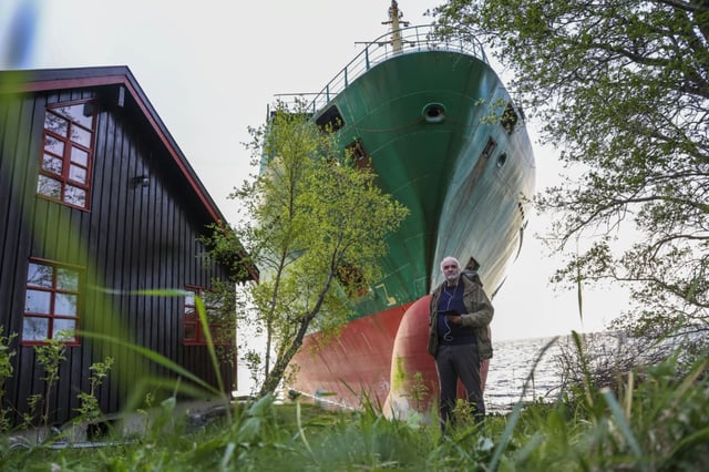 The ship, which made world headlines, will need to be unloaded before being removed