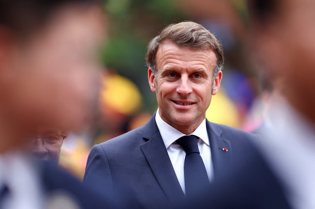 Le président français Emmanuel Macron assiste à un déjeuner avec le secrétaire général du Parti communiste du Vietnam, To Lam, à Hanoï, au Vietnam, le 26 mai 2025.