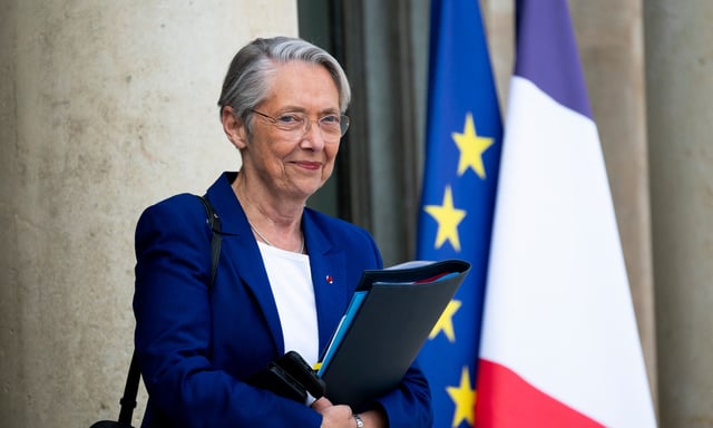 Élisabeth Borne émet de sérieux doutes sur les possibilités juridiques d'appliquer une telle mesure.