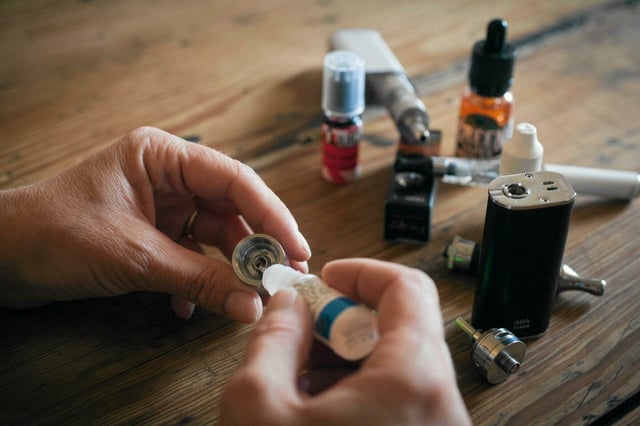 Le Comité national contre le tabagisme alarme sur les dangers de la métatine, ou 6-méthyl-nicotine, qui est jusqu’à trois fois plus addictive que la nicotine et dont les effets au long cours ne sont pas connus.
