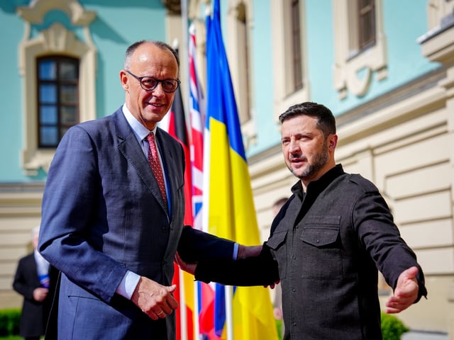 10 May 2025, Ukraine, Kiew: Federal Chancellor Friedrich Merz (l, CDU) is received by Volodymyr Zelensky, President of Ukraine, in front of St. Mary's Palace in Kiev. The four heads of state and government want to meet the country's president in the Ukrainian capital to campaign for a 30-day ceasefire. Photo: Kay Nietfeld/dpa (Photo by Kay Nietfeld/picture alliance via Getty Images)