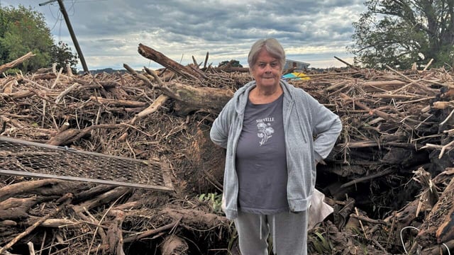 Flood-affected residents in Taree have told SBS News that the aftermath of last week's deluge is nothing short of "a disaster, just catastrophic".