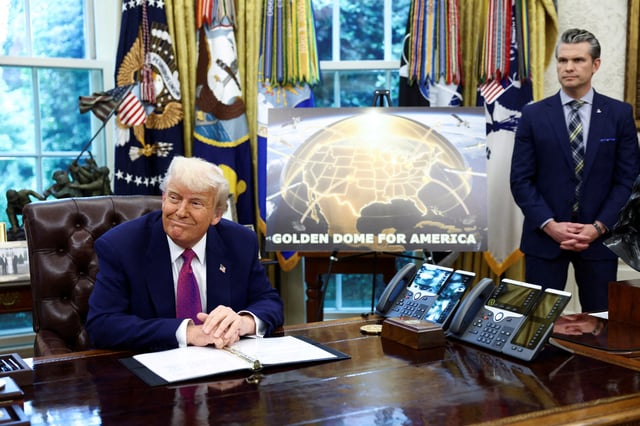 U.S. President Donald Trump makes an announcement regarding the Golden Dome missile defense shield next to U.S. Defense Secretary Pete Hegseth in the Oval Office of the White House. REUTERS/Kevin Lamarque/File Photo