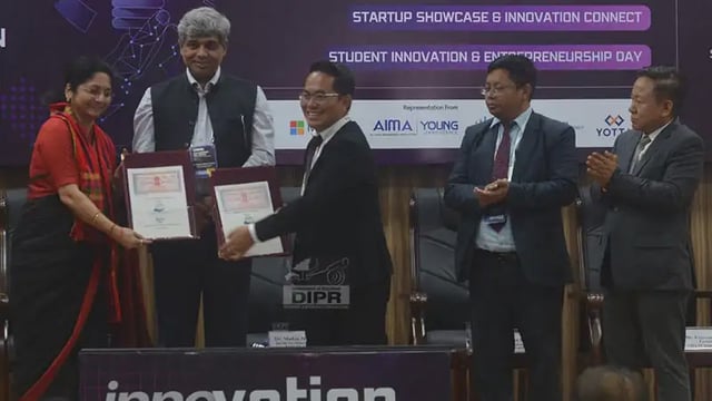 Vice chancellor & director general NIELIT, Dr. Madan Mohon Tripathi, presenting a certificate to one of the state participants during the inaugural programme. (DIPR)