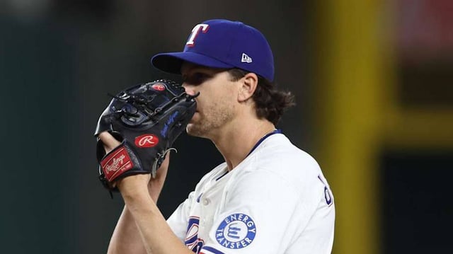 Texas Rangers pitcher deGrom looks to pitch the ball.