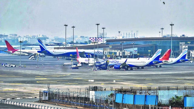 Mumbai, India - Oct. 17, 2024: MumbaiAirport closed for 6 hours, Operations temporary closure of flight operations scheduled between 11 AM and 5 PM is required for maintenance work on the airport's two cross runways, RWY 09/27 and RWY 14/32 in Mumbai, India, on Thursday, October 17, 2024. (Photo by Satish Bate/ Hindustan Times) (Hindustan Times)