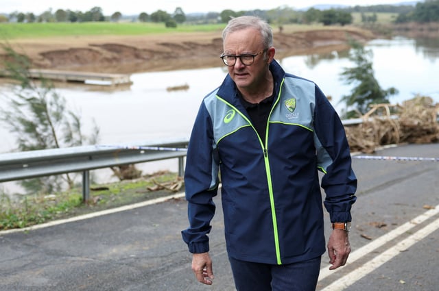 Australia's Prime Minister Anthony Albanese visits flood affected area, in Wingham, Australia, May 27, 2025. REUTERS/Hollie Adams