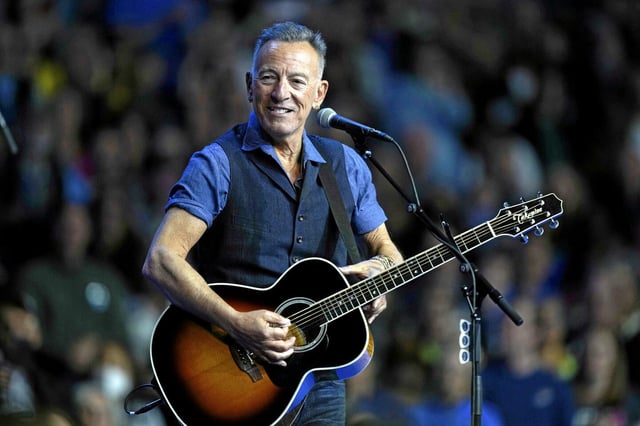 Bruce Springsteen lors d'un meeting de soutien à Kamala Harris, en octobre 2024 à Philadelphie.  
