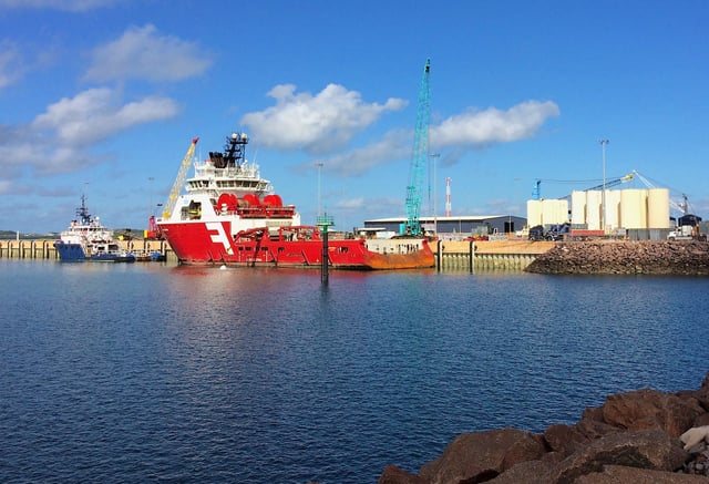 Supply vessels for the offshore gas rigs sit at Darwin port in northern Australia, April 21, 2017.  Picture taken April 21, 2017.   REUTERS/Tom Westbrook/File Photo