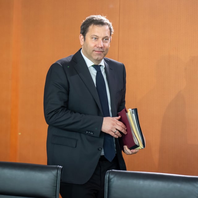 Bundesfinanzminister Lars Klingbeil (SPD) könnte sich mit einem Haushaltstrick neue Spielräume verschaffen.