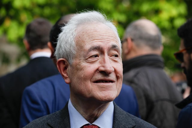 Jean Tiberi, en 2019, lors d’une cérémonie après l’incendie de Notre-Dame de Paris. L’ancien maire de Paris (1995-2001) est décédé à l’âge de 90 ans, a-t-on appris mardi 27 mai 2025.