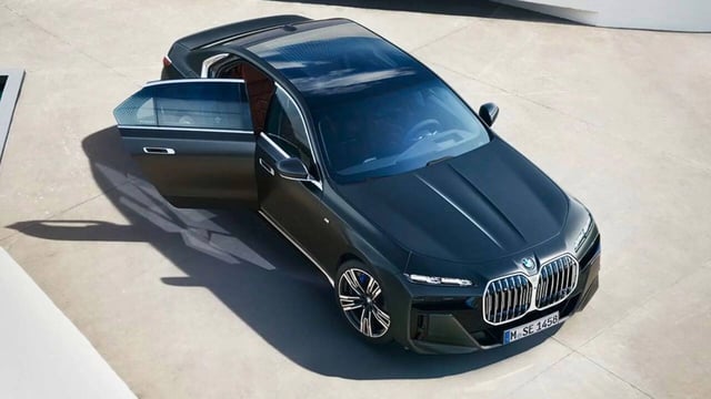 BMW i7