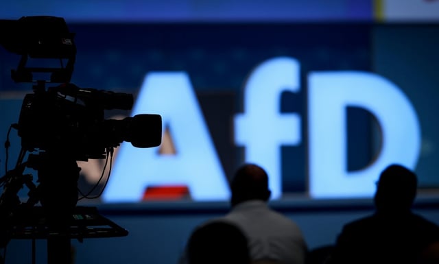 Etwas mehr als fünf Monate nach dem Ausschluss des Abgeordneten Daniel Roi hat die Fraktion der AfD im Landtag von Sachsen-Anhalt diesen wieder aufgenommen. Die Entscheidung sei neu überdacht worden, hieß es.