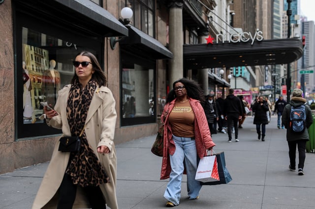 A woman carries shopping bags in Manhattan in New York City, U.S., February 25, 2025. REUTERS/Jeenah Moon/File Photo