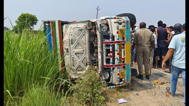 The vehicle carrying meat overturned by a mob on May 24. (HT Photo)