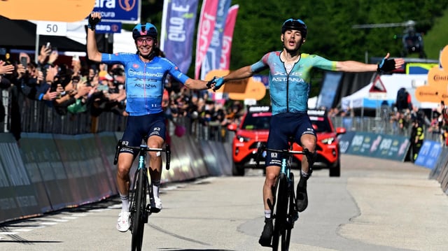 Christian Scaroni jubelt mit  Lorenzo Fortunato
