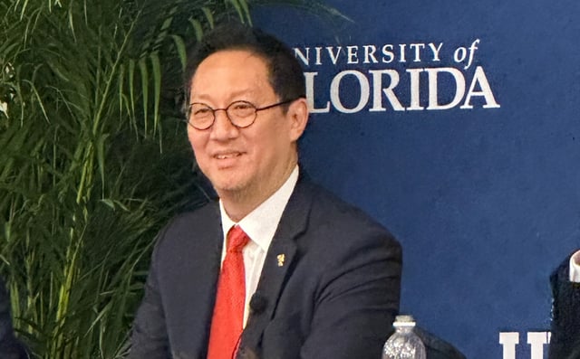 University of Michigan President Santa Ono, the sole finalist for the University of Florida presidency, answers questions of students and faculty at a forum held at UF Tuesday. (Jeffrey Schweers/Orlando Sentinel)