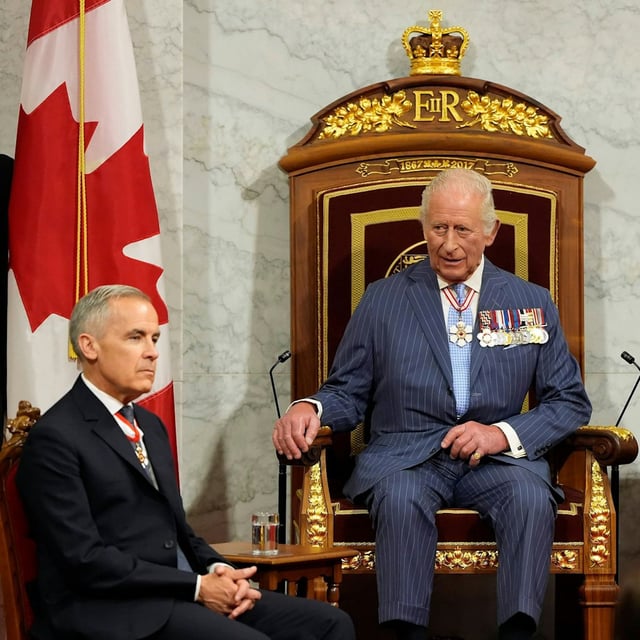 Ottawa: Kanadas Premierminister Mark Carney (links) schaut zu, als König Charles im Senat in Ottawa seine Thronrede hält.