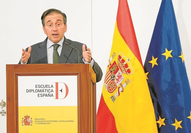 José Manuel Albares, ministro de Asuntos Exteriores interviene durante la entrega de los despachos de secretario de embajada, este martes