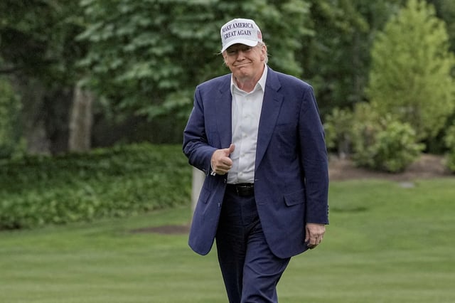 U.S. President Donald Trump gives a thumbs up as he walks on the South Lawn of the White House in Washington, D.C., U.S., May 25, 2025. REUTERS/Ken Cedeno/File Photo