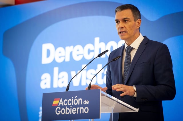 El presidente del Gobierno, Pedro Sánchez, durante un acto sobre políticas públicas de salud, en el Colegio Nacional de Ópticos-Optometristas, a 26 de mayo de 2025, en Madrid (España). El acto ha abordado la ampliación de la cartera pública de servicios sanitarios, como la financiación de gafas y lentillas para menores de 18 años y familias vulnerables a partir de 2025, así como el impulso de nuevas ayudas y convenios para mejorar la salud visual y la equidad en el acceso a prestaciones sanitarias esenciales. 26 MAYO 2025 Juan Barbosa / Europa Press 26/05/2025. Juan Barbosa