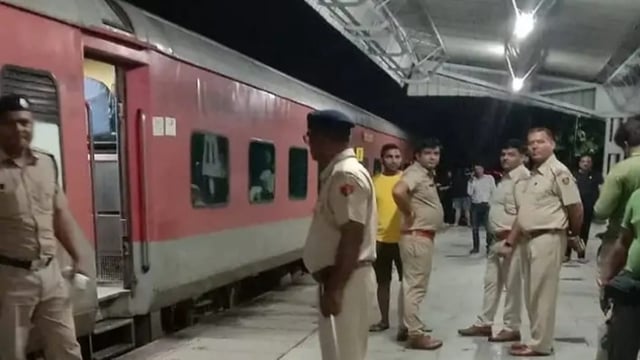 The incident was reported to the Thane Government Railway Police (GRP)