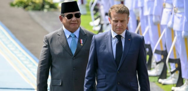 Le président indonésien Prabowo Subianto et son homologue français  Emmanuel Macron à Jakarta, le 28 mai 2025