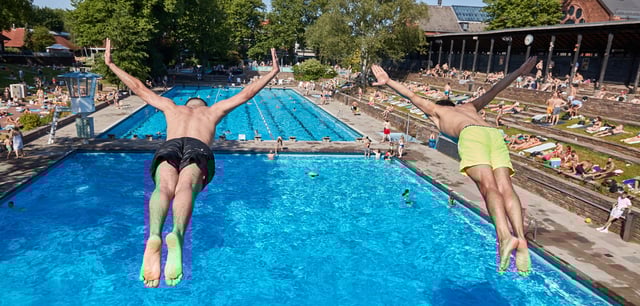 Kann losgehen: Wie hier im Kaifubad öffnen die Freibad-Anlagen in Hamburg