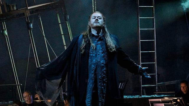 Paul Carey Jones paced himself astutely as the Dutchman