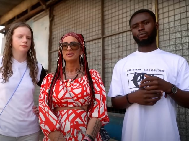 Tina reist für Richmond extra nach Ghana. Doch er holt sie nicht vom Flughafen ab.