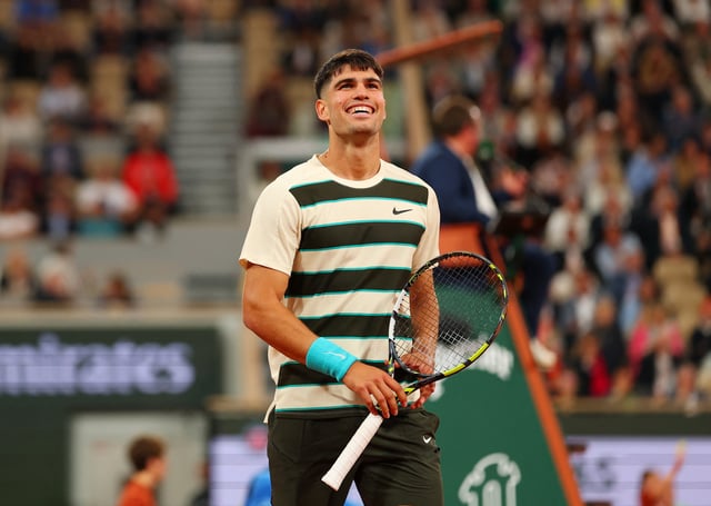 Tennis - French Open - Roland Garros, Paris, France - May 28, 2025 Spain's Carlos Alcaraz celebrates during his second round match against Hungary's Fabian Marozsan REUTERS/Denis Balibouse