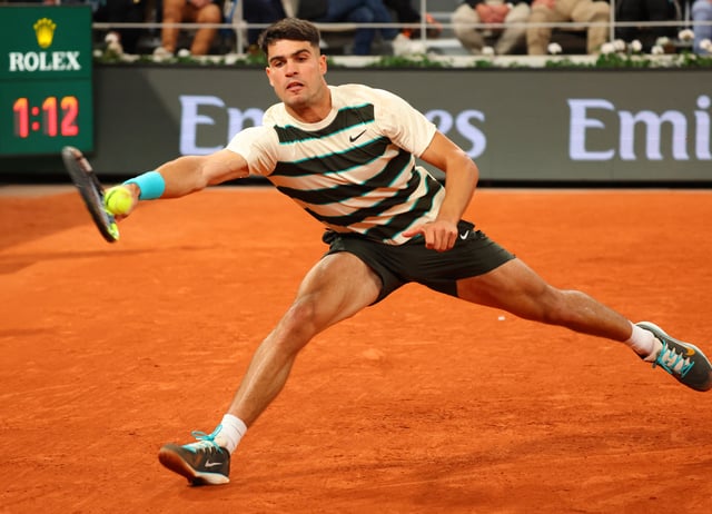 Tennis - French Open - Roland Garros, Paris, France - May 28, 2025 Spain's Carlos Alcaraz in action during his second round match against Hungary's Fabian Marozsan REUTERS/Denis Balibouse