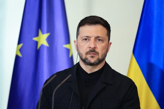 El presidente de Ucrania, Volodímir Zelenski, durante la rueda de prensa que ha ofrecido este miércoles en Berlín.