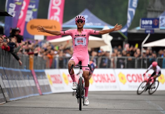 Cycling - Giro d'Italia - Stage 17 - San Michele all'Adige to Bormio - Italy - May 28, 2025  UAE Team Emirates's Isaac Del Toro celebrates as he crosses the finish line after stage 17 REUTERS/Jennifer Lorenzini