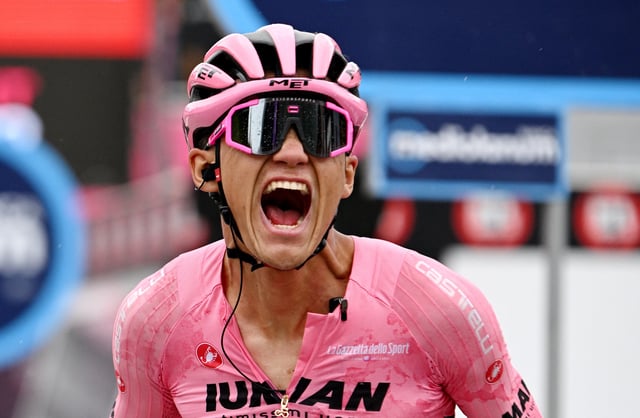 Cycling - Giro d'Italia - Stage 17 - San Michele all'Adige to Bormio - Italy - May 28, 2025  UAE Team Emirates's Isaac Del Toro celebrates as he crosses the finish line after stage 17 REUTERS/Jennifer Lorenzini