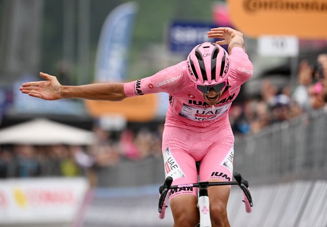 Cycling - Giro d'Italia - Stage 17 - San Michele all'Adige to Bormio - Italy - May 28, 2025  UAE Team Emirates's Isaac Del Toro celebrates as he crosses the finish line after stage 17 REUTERS/Jennifer Lorenzini