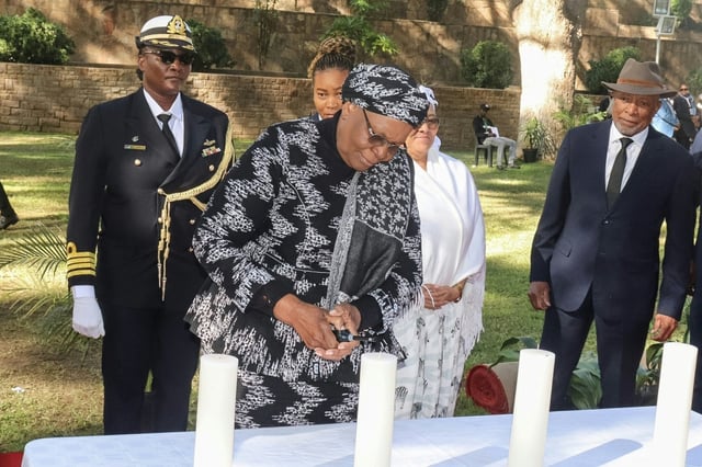 Beim ersten nationalen Gedenktag zur Erinnerung an den von deutschen Truppen verübten Völkermord an Herero und Nama hat die Präsidentin Namibias ihre Forderung an Berlin nach Reparationen unterstrichen.