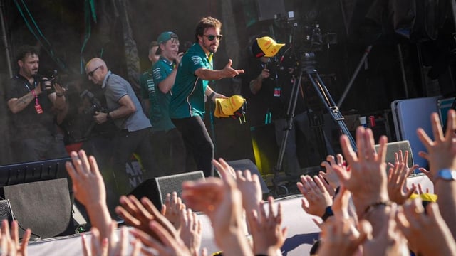 Fernando Alonso, en la plaza de Catalunya