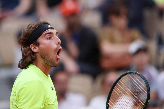 Tennis - French Open - Roland Garros, Paris, France - May 28, 2025  Greece's Stefanos Tsitsipas reacts during his second round match against Italy's Matteo Gigante REUTERS/Gonzalo Fuentes