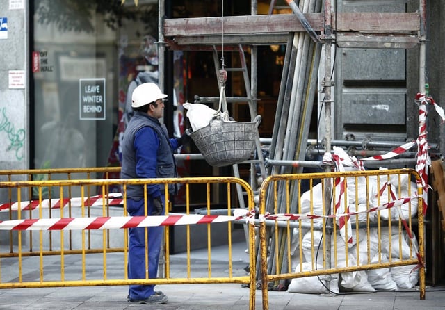 Un operario trabajando.