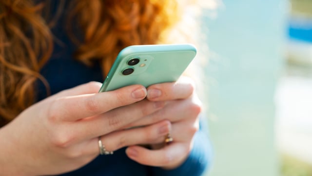 Young people are the most vulnerable to opportunistic phone snatchers