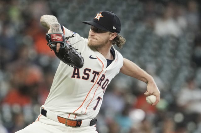 Houston Astros closer Josh Hader (71) delivers in the ninth inning of an MLB baseball game in Houston, Wednesday, May 28, 2025.