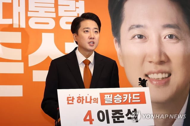 New Reform Party presidential candidate Lee Jun-seok explains his controversial debate remark during a press conference held at the National Assembly in Seoul on May 29, 2025. (Yonhap)