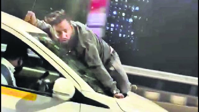 Enraged cabbie carries fellow driver on speeding car’s bonnet for 6km
