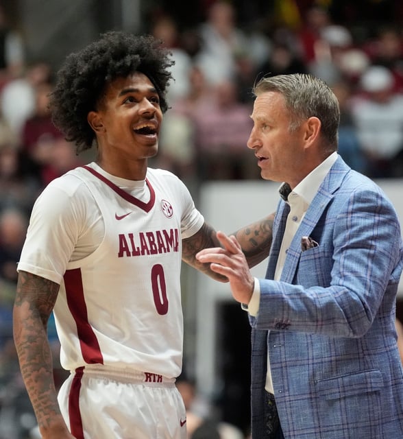 Jan 4, 2025; Tuscaloosa, AL, USA; Alabama guard Labaron Philon (0) talks with Alabama head coach Nate Oats during a free throw at Coleman Coliseum. Alabama defeated Oklahoma 107-79. Mandatory Credit: Gary Cosby Jr.-Tuscaloosa News