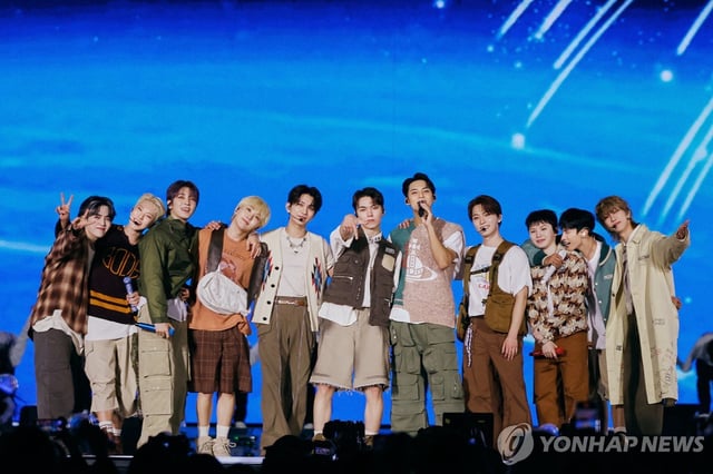 K-pop boy group Seventeen is seen in this photo provided by Pledis Entertainment. (PHOTO NOT FOR SALE) (Yonhap)