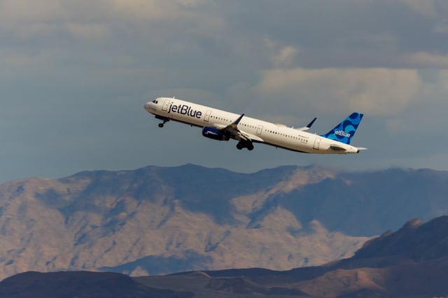 A Jetblue commercial airliner takes off form Las Vegas International Airport in Las Vegas, Nevada, U.S., February 8, 2024.  REUTERS/Mike Blake/File Photo